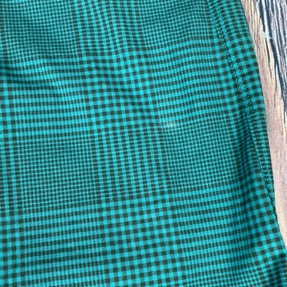 Lululemon Athletica Kahuna Chino Shorts - Picture 4 of 10